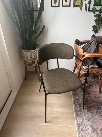 2 groene Kwantum eetkamerstoelen - z.g.a.n. beschikbaar voor biedingen