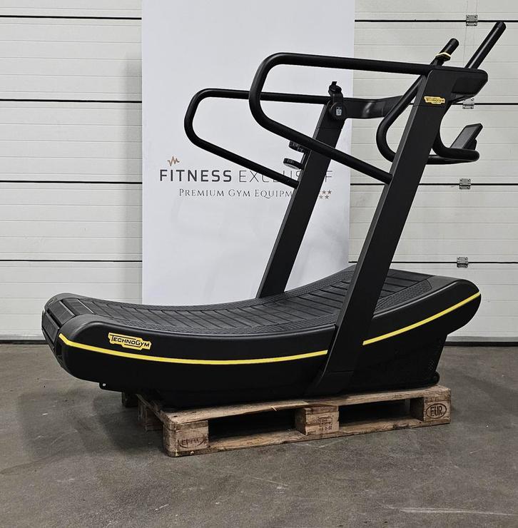 Technogym Skillmill Connect 2022 Curved loopband - DEMOMODEL, Sport en Fitness, Fitnessmaterialen, Zo goed als nieuw, Overige typen