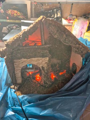 Kerststal compleet met grote mooie oude beelden. beschikbaar voor biedingen