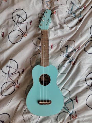 Fender blauwe ukelele met hoes beschikbaar voor biedingen