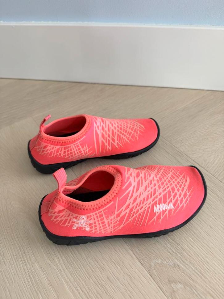Aroona waterschoenen roze/zwart maat 29, Kinderen en Baby's, Kinderkleding | Schoenen en Sokken, Zo goed als nieuw, Overige typen