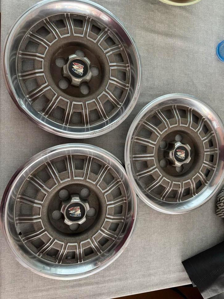 Buick Skylark Wieldoppen (3 stuks), Auto diversen, Wieldoppen, Gebruikt, Ophalen of Verzenden