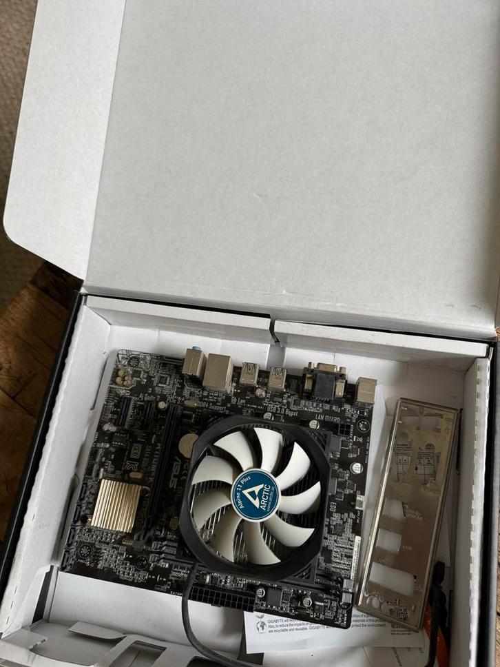 Asus H110M-K + i5-6600k - Budget Gaming, Computers en Software, Moederborden, Gebruikt, Intel, DDR4, Ophalen of Verzenden