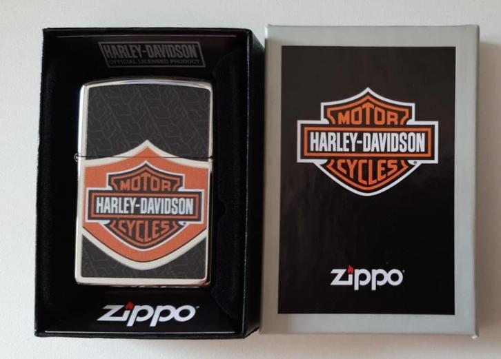 Zippo Harley Davidson Logo aansteker in doos, Verzamelen, Rookartikelen, Aanstekers en Luciferdoosjes, Nieuw, Aansteker, Ophalen of Verzenden