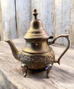 Een Marokkaanse theepot van messing., Ophalen of Verzenden, Gebruikt