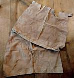 2 lapjes suede - leer, Hobby en Vrije tijd, Stoffen en Lappen, Gebruikt, Bruin, Leer of Kunstleer, Ophalen of Verzenden