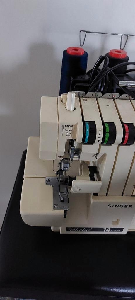 Singer Overlock Naaimachine, Hobby en Vrije tijd, Naaimachines en Toebehoren, Ophalen of Verzenden
