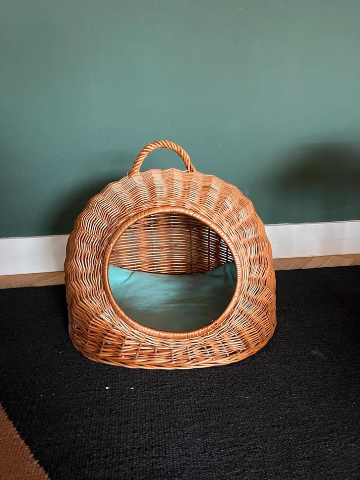 Rieten kattenmand, Dieren en Toebehoren, Kattenmanden, Zo goed als nieuw, Riet, Ophalen