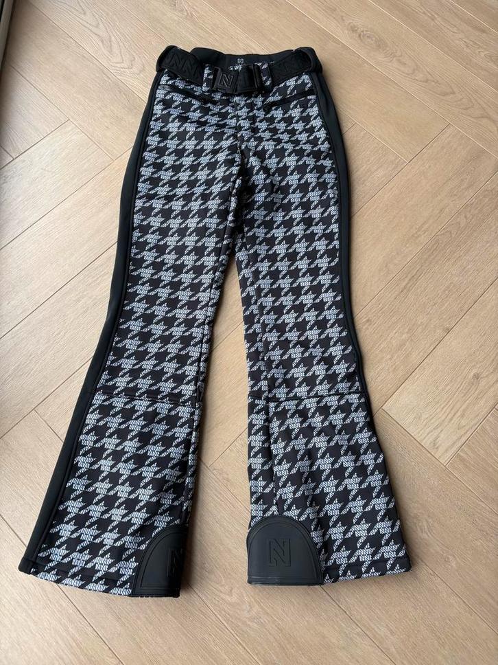 Nikkie Skibroek Grace Contrast Logo 40 - in perfecte staat, Kleding | Dames, Wintersportkleding, Zo goed als nieuw, Broek, Maat 38/40 (M)
