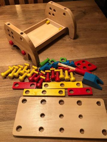 hout werkbankje schroeven + gratis oneindige knikkerbaan beschikbaar voor biedingen