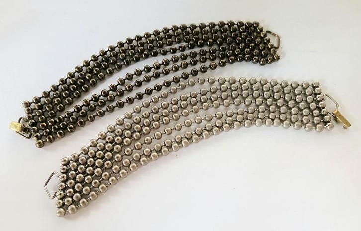 2 zware Retro "Kogeltjes" Armbanden, Sieraden, Tassen en Uiterlijk, Armbanden, Gebruikt, Staal, Zilver, Ophalen of Verzenden