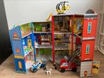 Kidkraft politie/brandweerkazerne houten speelhuis compleet, Kinderen en Baby's, Speelgoed | Poppenhuizen, Ophalen, Zo goed als nieuw