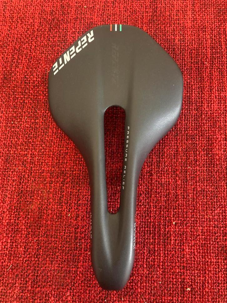 Repente quasar racefiets zadel aluminium nieuw, Fietsen en Brommers, Fietsonderdelen, Zo goed als nieuw, Racefiets, Zadel, Ophalen of Verzenden
