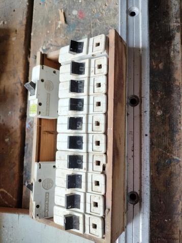 schakelaartjes 220volt 15A beschikbaar voor biedingen