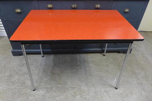 Mooie rode  retro tafel, Huis en Inrichting, Tafels | Eettafels, Gebruikt, 50 tot 100 cm, 100 tot 150 cm, Rechthoekig, Kunststof