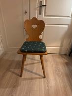 Alpen stoel met hart detail, Huis en Inrichting, Stoelen, Ophalen, Gebruikt, Bruin, Eén