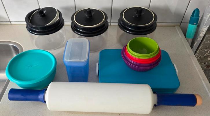 Tupperware Set - Diverse Bakjes en Bewaardozen, Huis en Inrichting, Keuken | Tupperware, Gebruikt, Bak of Kom, Blauw, Geel, Groen