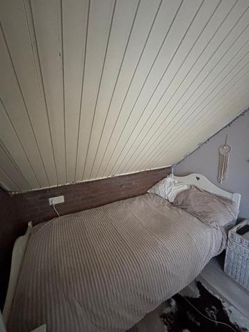 Leuk meisjesbed 90x200 beschikbaar voor biedingen