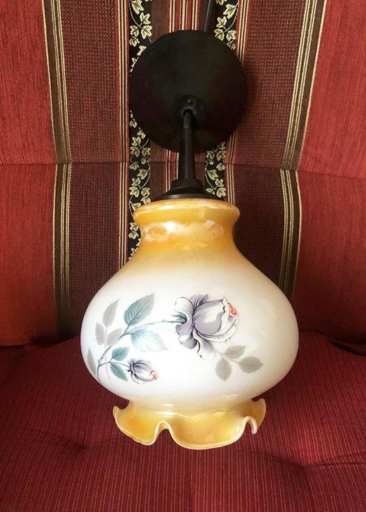 Brocante hanglamp met olie lamp kap glas antiek, Huis en Inrichting, Lampen | Hanglampen, Minder dan 50 cm, Glas, Overige materialen