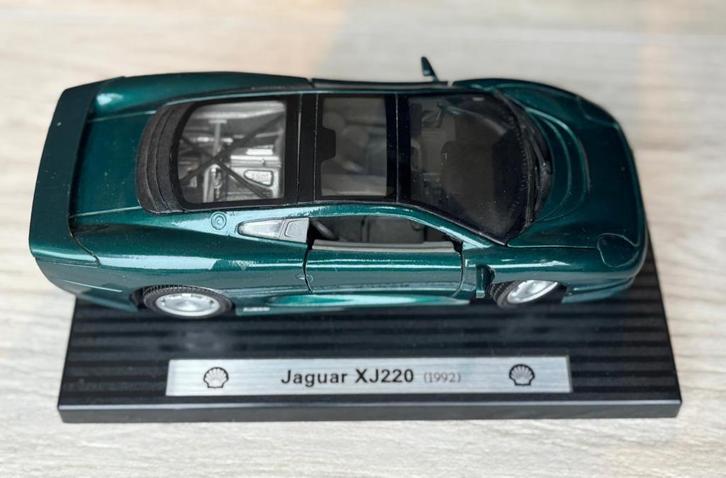Maisto Jaguar XJ220 (1992) schaal 1:24., Hobby en Vrije tijd, Modelauto's | 1:24, Zo goed als nieuw, Maisto, Ophalen of Verzenden