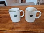 Twee witte mokken met hartjes, Huis en Inrichting, Keuken | Servies, Overige materialen, Gebruikt, Ophalen of Verzenden, Overige stijlen