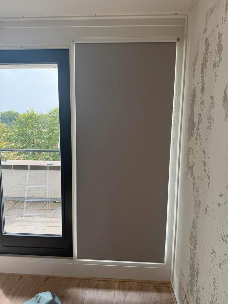 Rolgordijnen verduisterend (2 stuks, grijs)–zsm weg–Tilburg, Huis en Inrichting, Stoffering | Gordijnen en Lamellen, Zo goed als nieuw