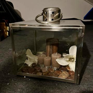 Decoratieve lantaarn met kaarsen beschikbaar voor biedingen