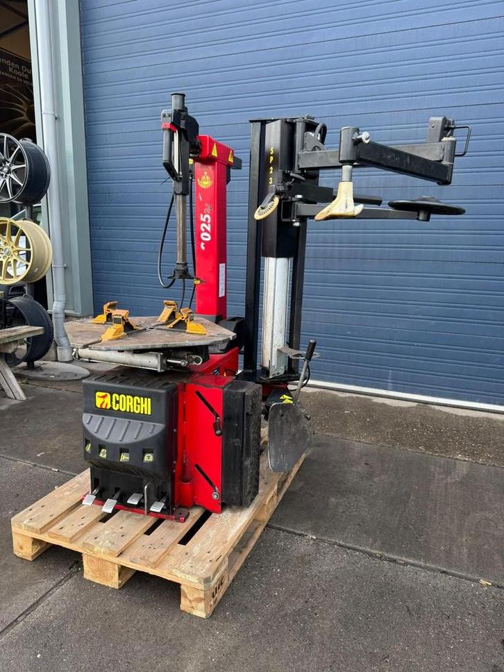 Corghi 2025 met hulparm Banden De/Montage Apparaat, Auto diversen, Autogereedschap, Zo goed als nieuw, Ophalen