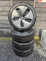 Tesla Model 3 Velgen met Winterbanden, Auto-onderdelen, Banden en Velgen, 18 inch, Gebruikt, Banden en Velgen, 235 mm