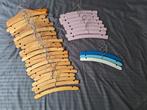 38 stuks houten babykleerhangertjes, Ophalen of Verzenden, Zo goed als nieuw, Overige typen