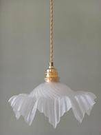 Vintage Franse frosted glazen hanglamp in Clichy stijl., Huis en Inrichting, Lampen | Hanglampen, Vintage, art nouveau, Ophalen of Verzenden