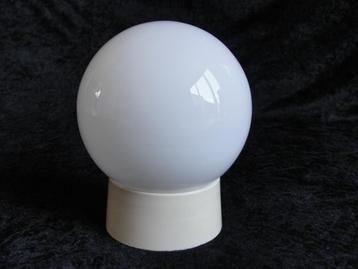 Vintage plafondlamp, kunststof plafondkamp met bollamp, dsn  beschikbaar voor biedingen
