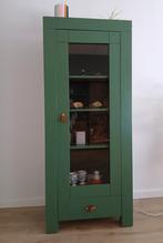 Notenhouten buffetkast in groen-tint - 75x50x180cm, Huis en Inrichting, Kasten | Vitrinekasten, Met deur(en), Zo goed als nieuw