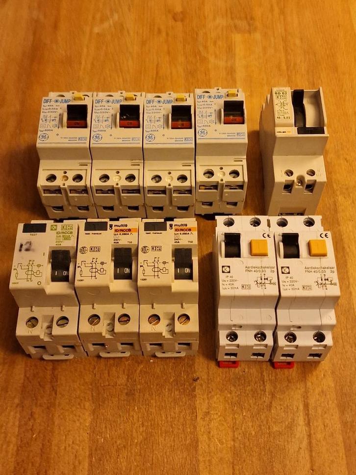 Diverse aardlekschakelaars  5st beschikbaar, Doe-het-zelf en Verbouw, Elektra en Kabels, Gebruikt, Overige typen, Ophalen of Verzenden