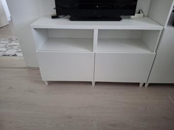 Witte TV-meubel met opbergruimte beschikbaar voor biedingen
