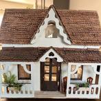 Zelfgemaakt poppenhuis met meubels 1:24, Verzamelen, Poppenhuizen en Toebehoren, Ophalen of Verzenden, Gebruikt, Poppenhuis