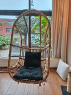 Rotan hangstoel met ophangsysteem voor hoog plafond, Huis en Inrichting, Stoelen, Ophalen, Gebruikt, Bruin, Riet of Rotan