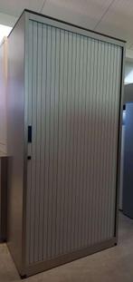 Smalle roldeur archiefkast.