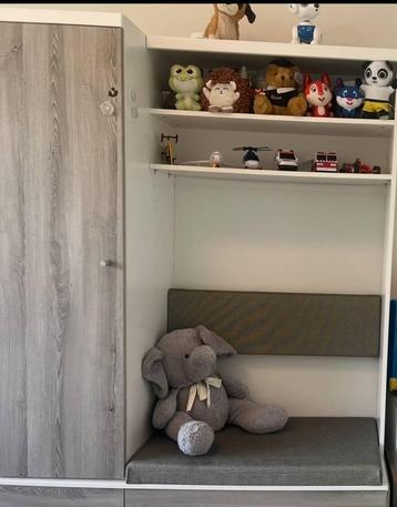 Mooie Kinderkast met Opbergruimte beschikbaar voor biedingen