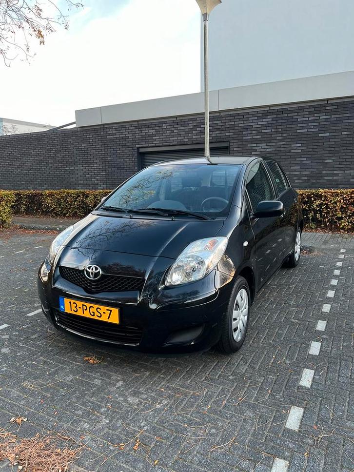 Toyota Yaris 1.0 12V Vvt-i 5DR Terra 2011 Zwart, Auto's, Toyota, Particulier, Yaris, Benzine, A, Hatchback, Handgeschakeld, Origineel Nederlands
