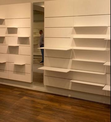 Complete Winkelinrichting Slatwall Panelen met Schappen beschikbaar voor biedingen