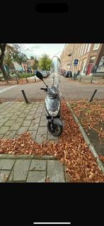 Nette Peugot scooter Kisbee GT 2021, Fietsen en Brommers, Snorfietsen en Snorscooters, Overige merken, Ophalen of Verzenden, Zo goed als nieuw