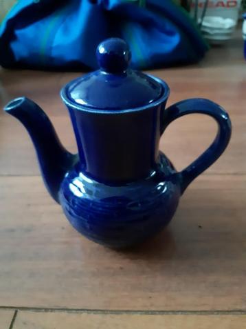 Retro/vintage blauwe theepot ca. 17 cm hoog beschikbaar voor biedingen