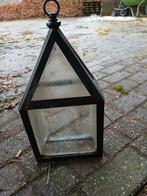 Twee zwarte gietijzeren buitenlampen, Gebruikt, Wandlamp, Ophalen of Verzenden, Netvoeding