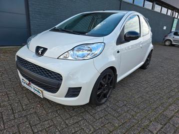 Peugeot 107 1.0 12V 5DR 2011 Wit airco apk 6-7-2026  beschikbaar voor biedingen