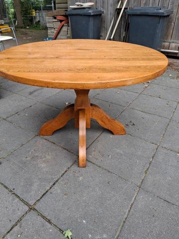 Eiken tafel ,eettafel , eiken ronde tafel beschikbaar voor biedingen
