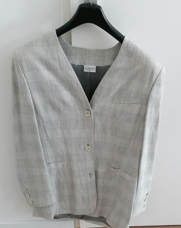 Set grijstinten: bermuda, jasje, blouse, hemdje mt 38-40, Kleding | Dames, Gelegenheidskleding, Zo goed als nieuw, Overige typen