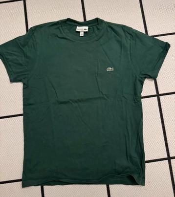 Donkergroene lacoste t-shirt beschikbaar voor biedingen
