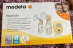 Medela Freestyle Dubbele Elektrische Borstkolf, Ophalen of Verzenden, Zo goed als nieuw, Borstkolf