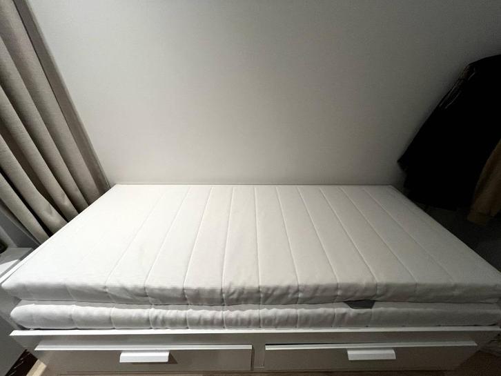 BRIMNES Bedbank met 2 lades, wit, 80x200 cm + 2 mattressen, Huis en Inrichting, Slaapkamer | Bedden, Gebruikt, Tweepersoons, 90 cm